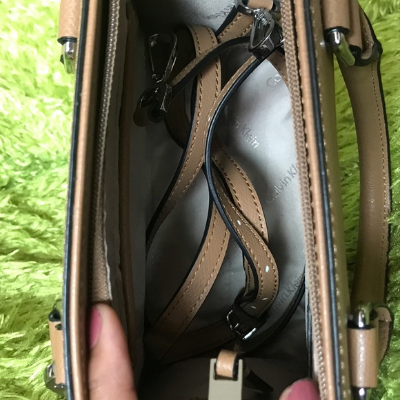 Cross body bag or a hand bag - Picture 6 of 6